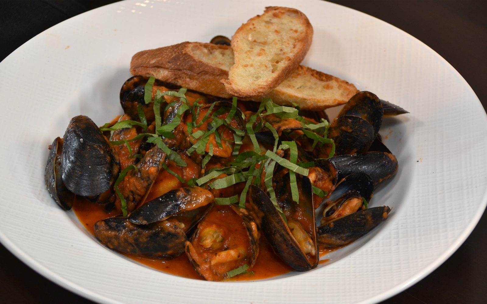 Mussels in Marinara 01